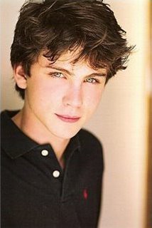 Alef Representado por Logan Lerman